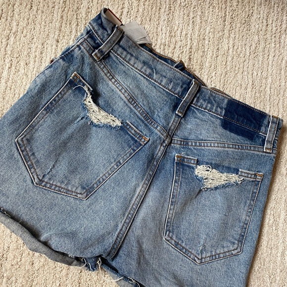 Abercrombie & Fitch 4” High Rise Jean Shorts - Picture 3 of 3